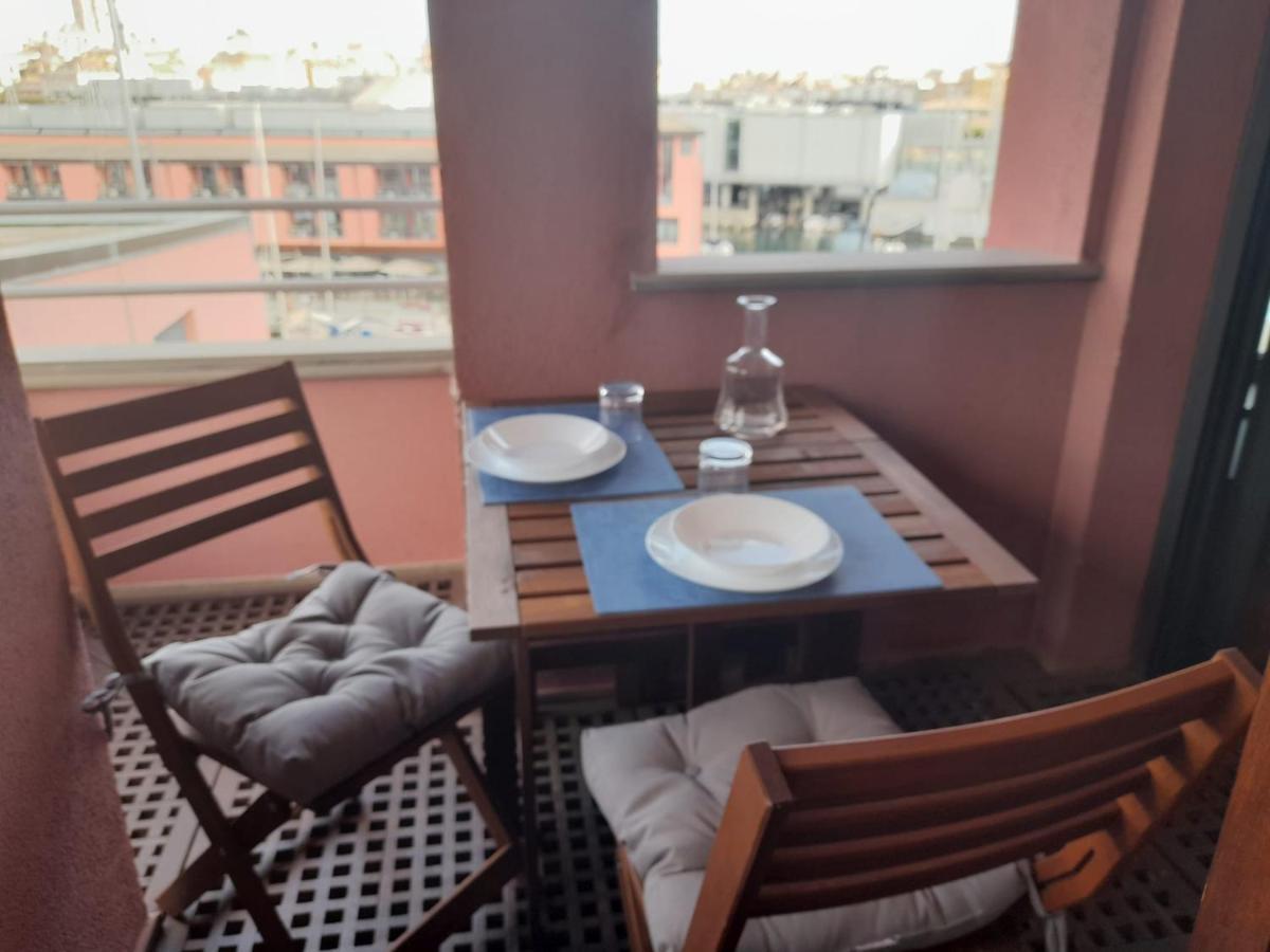 Apartmán Bilocale Vista Mare Con Terrazzo-Porto Antico- Parcheggio Scontato Janov Exteriér fotografie
