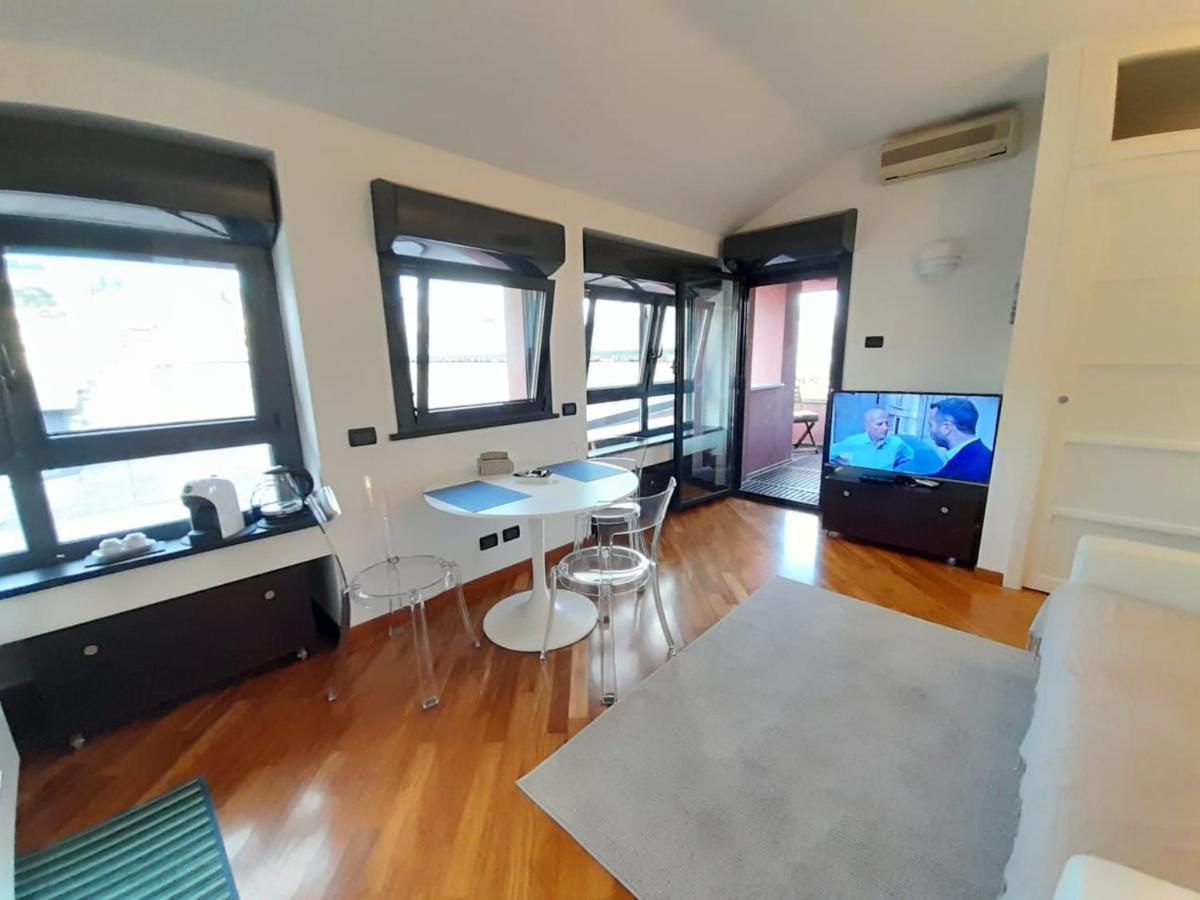 Apartmán Bilocale Vista Mare Con Terrazzo-Porto Antico- Parcheggio Scontato Janov Exteriér fotografie